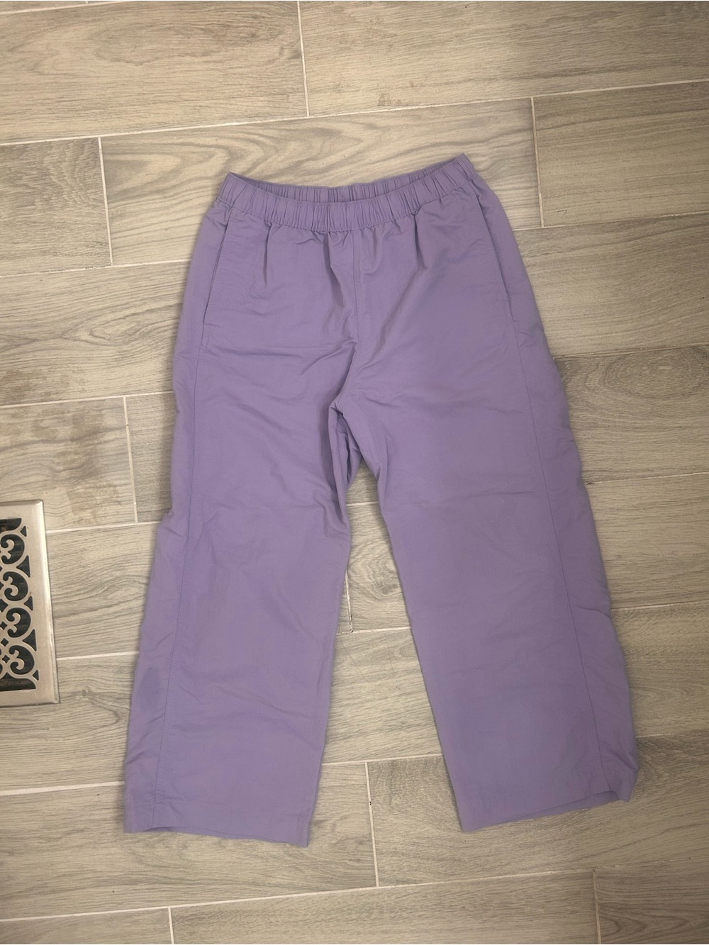 Patagonia women’s Outdoor Everyday wide cropped Pants in Lavender. Size M